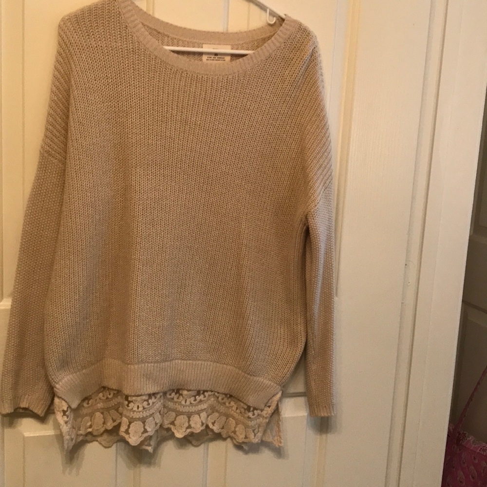Sweater with lace hem